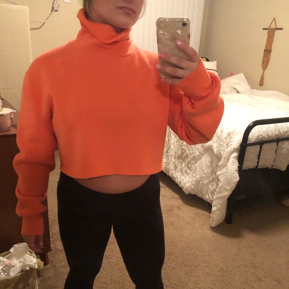 Peach cropped turtleneck sweatshirt
